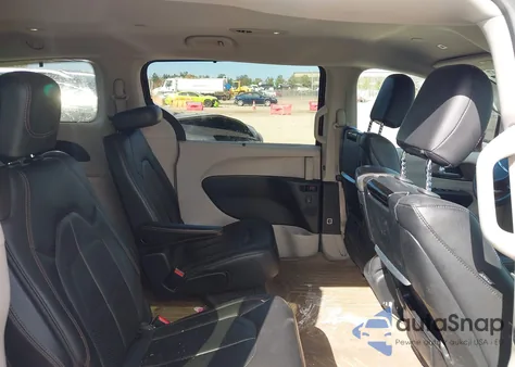 2018 Chrysler Pacifica Touring L Plus z USA, uszkodzony, nr VIN 2C4RC1EG6JR353750